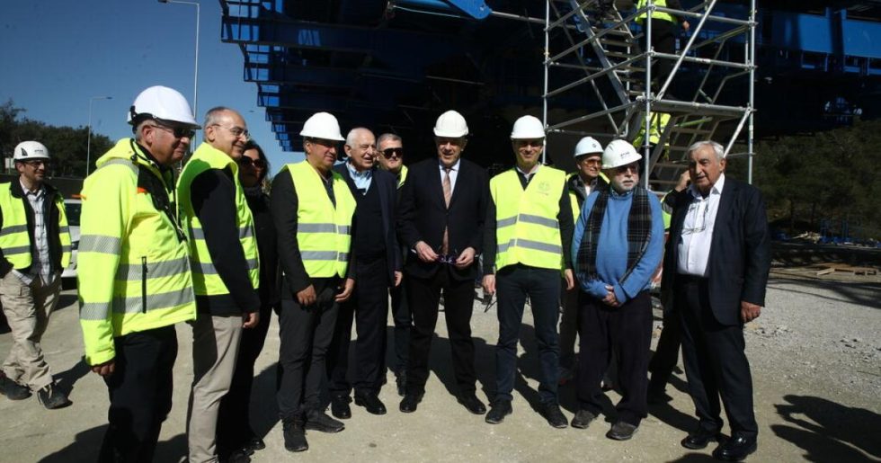 Ανέξοδες υποσχέσεις, χρυσές αποζημιώσεις